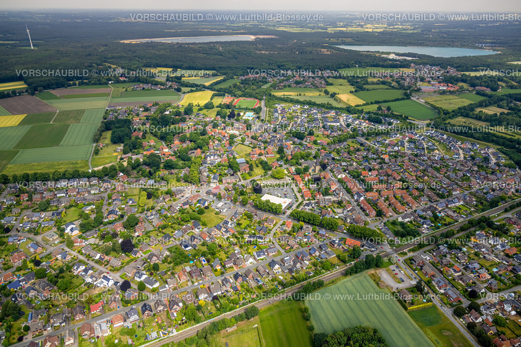 Haltern220604385 | Luftbild, Ortsansicht Sythen, Edeka Supermarkt Thiestraße, Baustelle und Neubau Wohngebäude Hellweg Ecke Thiestraße, Sythen, Haltern am See, Ruhrgebiet, Nordrhein-Westfalen, Deutschland