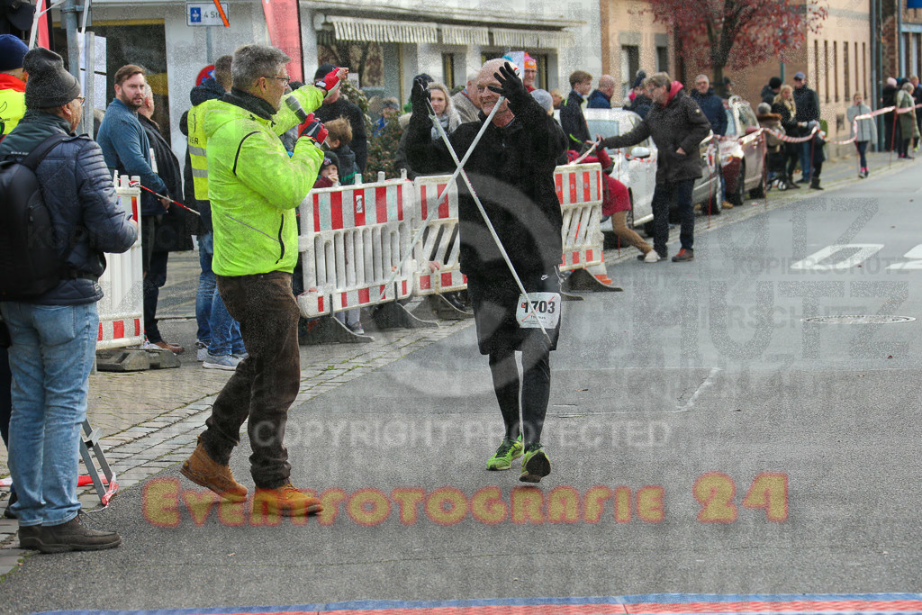 221127_1142_EX1_1758 | Sportfotografie im Rhein-Sieg Kreis, Köln, Bonn, NRW, Rheinland Pfalz, Hessen, etc. Unser Tätigkeitsfeld umfasst den Laufsport vom Volkslauf über den Marathon, Duathlon, Triathon bis zum Ultralauf wie Kölnpfad Ultra oder Schindertrail.