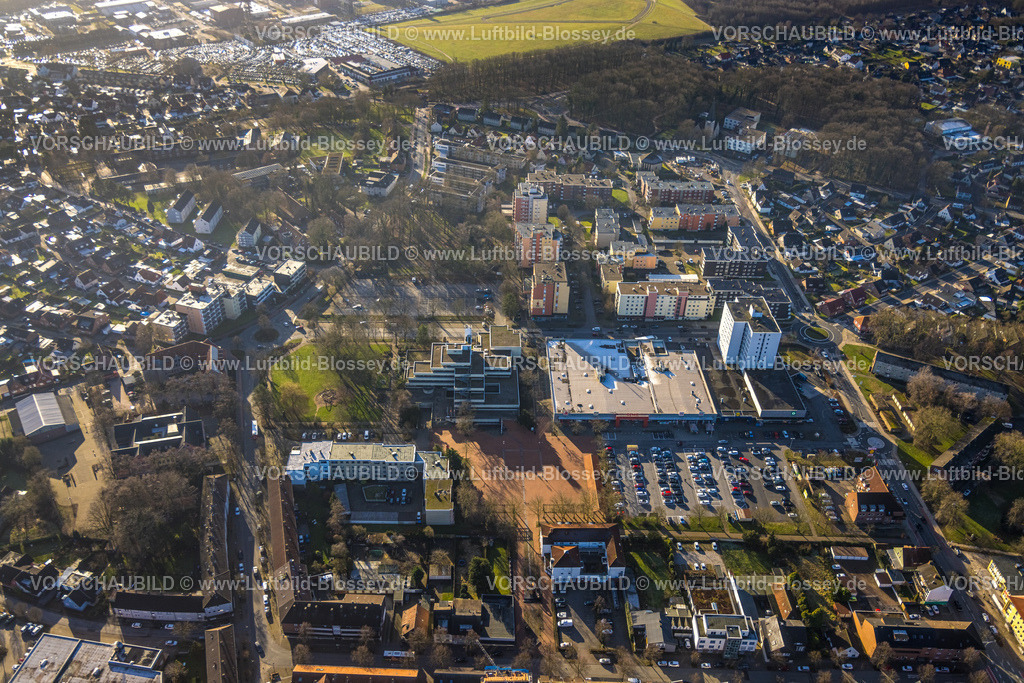 Hamm240100116 | Luftbild, Höveler Markt, Wohngebiet Hohenhöveler Hochhäuser und Waldstück An den Eichen, Kommunales Jobcenter Hamm AöR, Rathaus-Center Einkaufszentrum mit Supermarkt Rewe, DM, KiK und Lidl, Bockum-Hövel, Hamm, Ruhrgebiet, Nordrhein-Westfalen, Deutschland