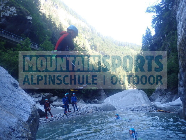 P1310074 | Bestelle die Bilder deines Berg- oder Wasser-Abenteuers mit Mountain Sports bequem von zu Hause aus direkt über unseren Online Fotoshop von pictrs.com. - Realisiert mit Pictrs.com