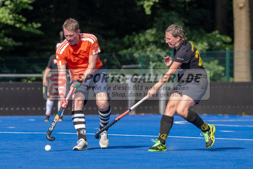 SFE_20240817_0043 | Krefeld, Deutschland, 17.08.2024:  European Cup for Recreational Hockey Players im KTHC Stadion Rot-Weiss Köln Tennis and Hockey Club am 17.08.2024 in Krefeld, Deutschland. (Foto von Stephan Fehrmann)Krefeld, Germany, 17.08.2024: European Cup for Recreational Hockey Players in KTHC Stadion Rot-Weiss Köln Tennis and Hockey Club at 17.08.2024 in Krefeld, Deutschland. (Foto from Stephan Fehrmann)