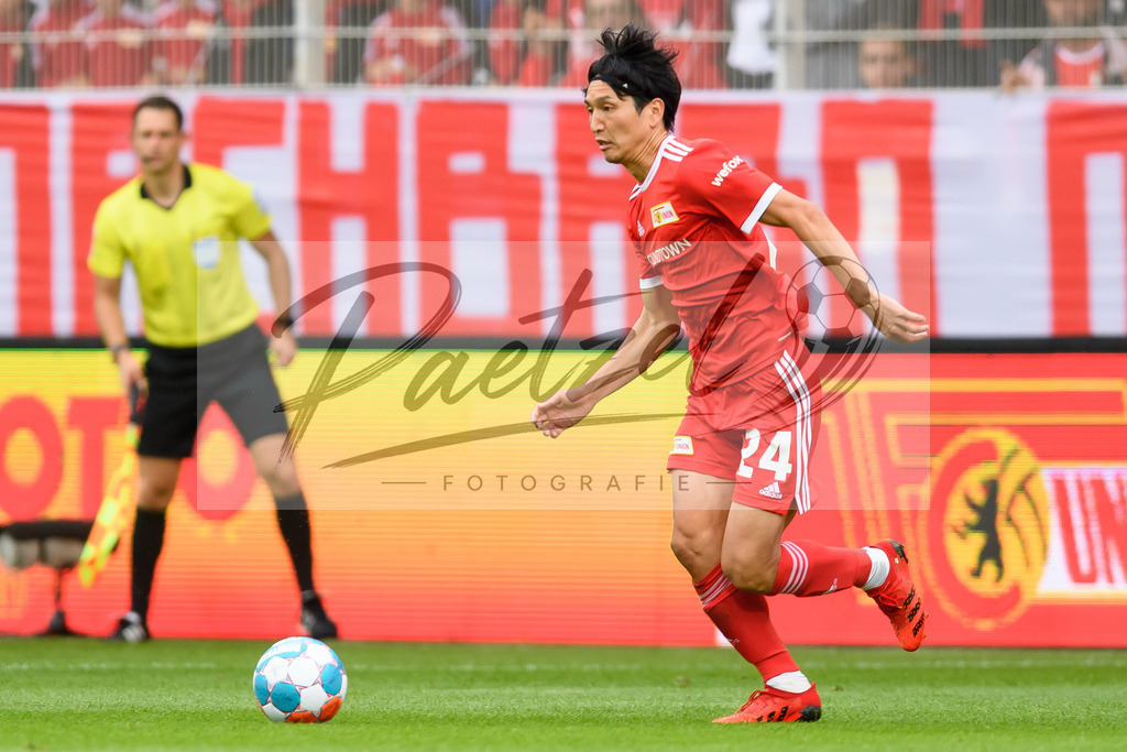 FCUBMG20210829_109 | Fussball, Herren: Genki Haraguchi (1.FC Union Berlin) in Aktion, am Ball, Einzelaktion beim Spiel der 1. Bundesliga zwischen 1. FC Union Berlin und Borussia Moenchengladbach im Stadion An der Alten Foersterei am 29.08.2021 in Berlin, Deutschland. - Realisiert mit Pictrs.com