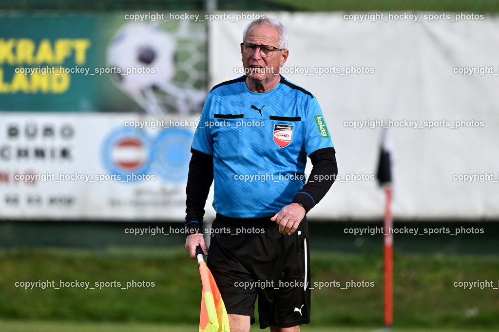 FC ASKÖ Gmünd vs. SV Rapid Lienz | Richard Ranner Referee, FC ASKÖ Gmünd vs. SV Rapid Lienz, FC ASKÖ Gmünd vs. SV Rapid Lienz am 09.11.2025 in Ferlach (Ballspielhalle Ferlach), Austria, (Photo by Bernd Stefan)