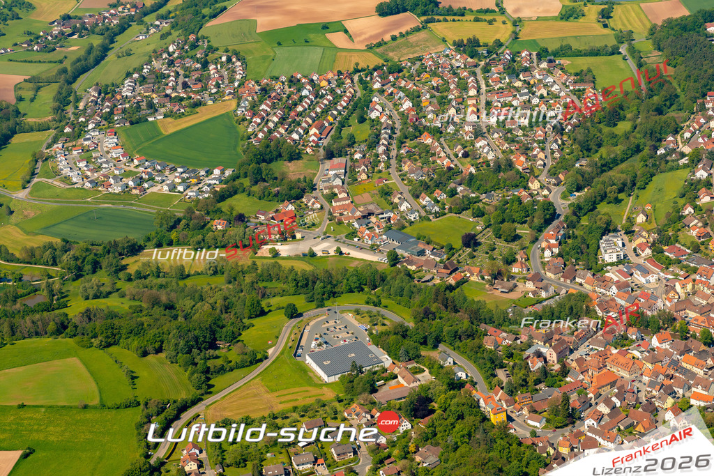 Das Luftbild zeigt :  Emskirchen - Die Luftaufnahme wurde 2024 vom UL-Flugzeug aus erstellt ( keine Drohne ) - Hochauflösende Luftaufnahme - Für grossformatige Ausdrucke geeignet. Die Geschenkidee !Mit Lizenz und Bildrechte bestellbar
