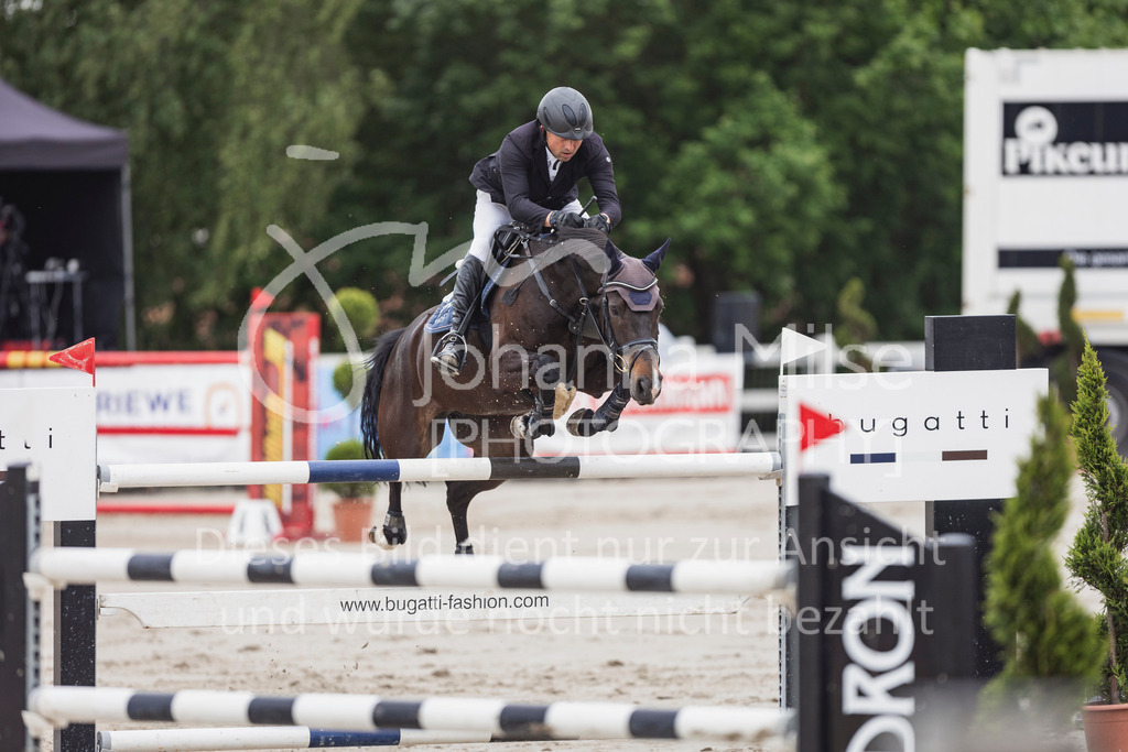 250601_MayDays_GP-516 | Deine schönsten Turniermomente als professionelle Fotos! Entdecke hochwertige Pferdesport-Fotografie im Online-Shop. Jetzt Fotos finden & bestellen!