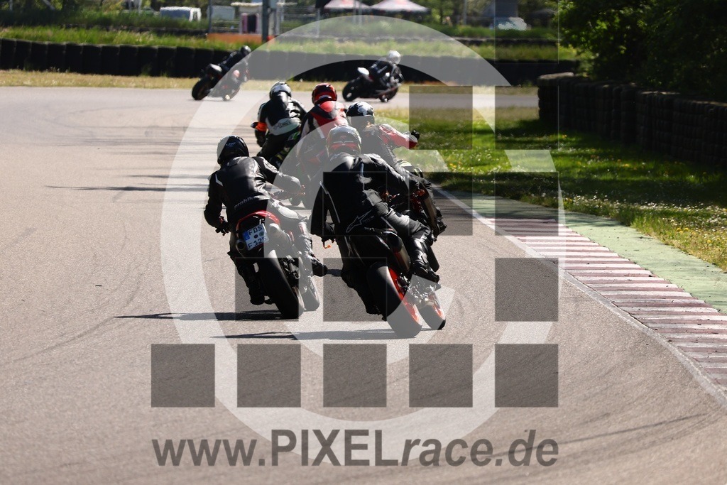0105-20260426_01345 | Schöne Erinnerungen an spannende Momente - das festzuhalten ist unser Job. PIXELrace.de ist seit 2003 auf den Rennstrecken Europas unterwegs um die Action draußen beim Fahren und die wunderbare Stimmung imm Fahrerlager für euch einzufangen.