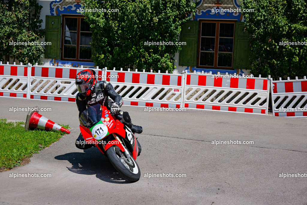 P1036854-2 | Erleben Sie atemberaubende, hochqualitative Fotos Ihrer Fahrt entlang der malerischen Alpenstraßen. Besuchen Sie alpineshots.com, um professionelle Aufnahmen Ihrer unvergesslichen Reise zu finden und zu kaufen - Realisiert mit Pictrs.com
