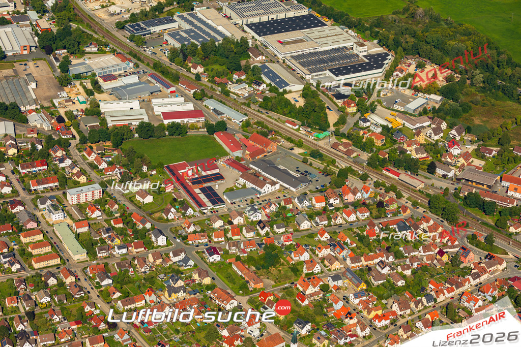 Luftaufnahme der Stadt Hersbruck - Die Luftaufnahme wurde 2025 vom UL-Flugzeug heraus erstellt ( keine Drohne ) - Hochauflösende Luftaufnahme - für professionelle Ausdrucke geeignet. Die Geschenkidee !Mit Lizenz und Bildrechte bestellbar