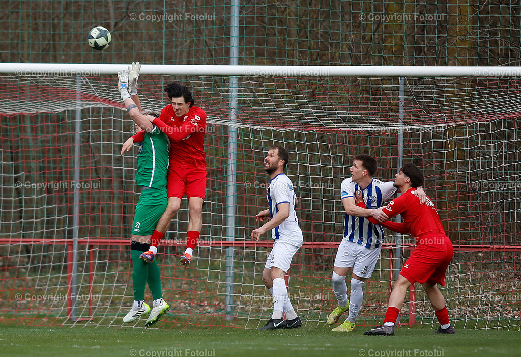 A_LUI_28032026_03 | SPORT,FUSSBALL, LT1 OOE LIGA ASKOE OEDT 1B-SV ZEBAU BAD ISCHL 28.03.2026 IM BILD: SEBASTIAN LEITNER  (OEDT1B) UND TORHUETER JUERGEN HUBER (BAD ISCHL) FOTO:FOTLUI 