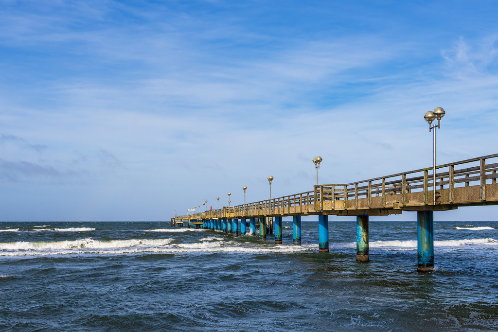 Seebrücke an der Küste der Ostsee bei Graal Müritz | Seebrücke an der Küste der Ostsee bei Graal Müritz.