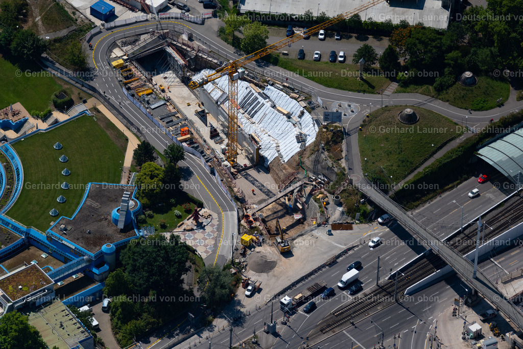 4034536 | STUTTGART 22.07.2020 Baustelle mit Tunnelführungsarbeiten für die Streckenführung und den Verlauf des " B10-Rosensteintunnel " an der Neckartalstraße im Ortsteil Bad Cannstatt in Stuttgart im Bundesland Baden-Württemberg, Deutschland. Weiterführende Informationen bei: Marti GmbH Deutschland,  WOLFF & MÜLLER Holding GmbH & Co. KG. // Construction site with tunnel guide for the route of " B10-Rosensteintunnel " on Neckartalstrasse in the district Bad Cannstatt in Stuttgart in the state Baden-Wuerttemberg, Germany. Further information at: Marti GmbH Deutschland,  WOLFF & MUeLLER Holding GmbH & Co. KG. Foto: Gerhard Launer