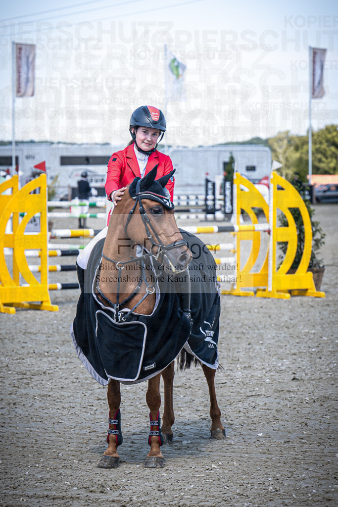 DOS_2786 | Entdecke hochwertige Reitturnierfotos von Foto Oger. Professionell, emotional und authentisch – jetzt Lieblingsmomente im Shop bestellen.Deutschlandweite Turnierfotografie. - Realisiert mit Pictrs.com