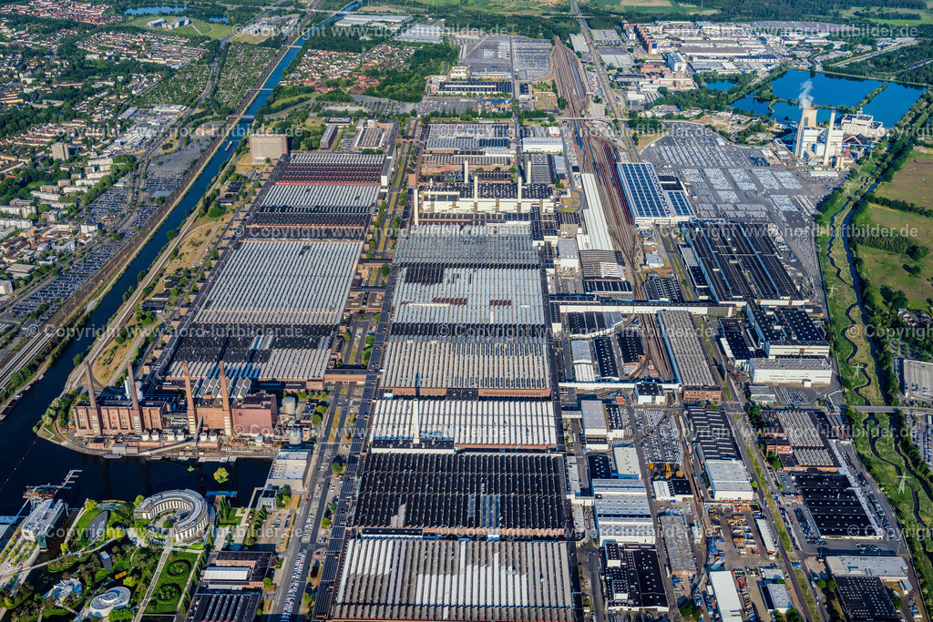 Wolfsburg_VW_Werk_Volkswagen_ELS_3677050623 | WOLFSBURG 05.06.2023 Blick auf das VW - Werksgelände Forschung & Entwicklung der Volkswagen AG an der VW-Straße an der VW-Mittelstraße in Wolfsburg im Bundesland Niedersachsen. Weiterführende Informationen bei: VOLKSWAGEN AG. // View of the VW - factory premises research & development of Volkswagen AG on street VW-Mittelstrasse in Wolfsburg in the state of Lower Saxony. Further information at: VOLKSWAGEN AG. Foto: Martin Elsen