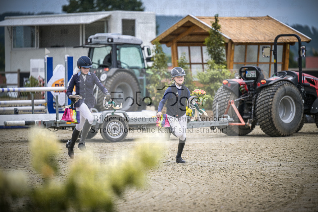 DOS_0101 | Entdecke hochwertige Reitturnierfotos von Foto Oger. Professionell, emotional und authentisch – jetzt Lieblingsmomente im Shop bestellen.Deutschlandweite Turnierfotografie. - Realisiert mit Pictrs.com