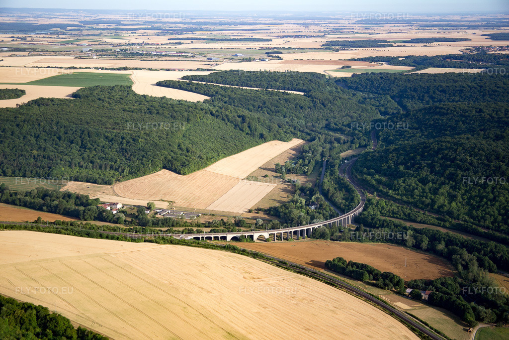 Vue aérienne: Viaduc à Villecey-sur-Mad dans le département Meurthe et Moselle, France. Photo: IMG_083238.jpg prise le 12/07/2015 par Werner Riehm/FLY-FOTO.eu – Résolution de l'original: 5472 x 3648 px