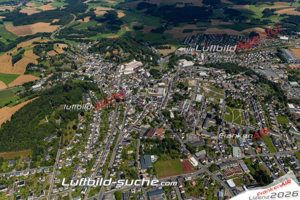 Aktuelles Luftbild von  Helmbrechts Kauf mit Lizenz / Bildrechten möglich- Die Luftaufnahme wurde 2021 mittels UL-Flugzeug erstellt ( keine Drohne ) - hochauflösende Kamera-Systeme von  Canon -Beste Qualität - Für grossformatige Ausdrucke geeignet. Die Geschenkidee !