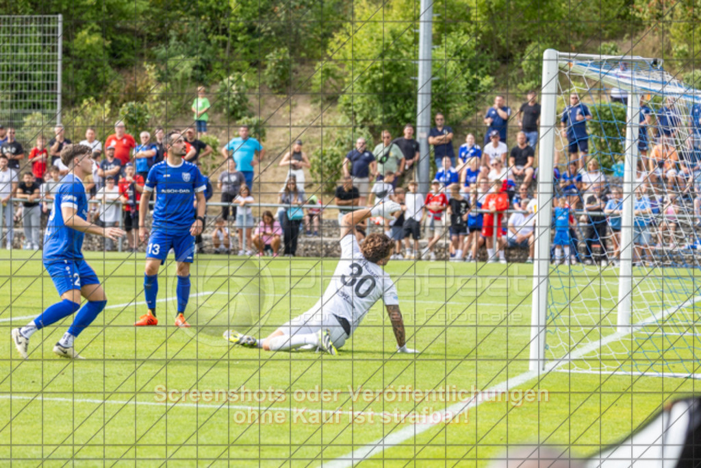 20250706_164356_1747 | #,TSG Salach (blau) vs. 1.FC Heidenheim (rot), Fußball, Freundschaftsspiel - WfV, Saison 2025/2026, Rasensportplatz, Staufenecker Str. 41, 73084 Salach, 06.07.2025 - 15:30 Uhr,Foto: PhotoPeet-Sportfotografie/Peter Harich