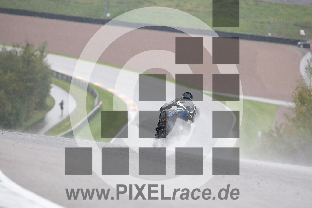 0011-20240924_12105 | Schöne Erinnerungen an spannende Momente - das festzuhalten ist unser Job. PIXELrace.de ist seit 2003 auf den Rennstrecken Europas unterwegs um die Action draußen beim Fahren und die wunderbare Stimmung imm Fahrerlager für euch einzufangen.