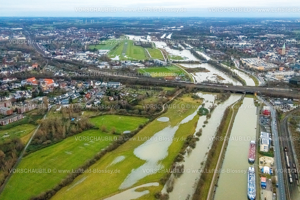 Hamm231204867 | Luftbild vom Hochwasser der Lippe, Weihnachtshochwasser 2023, Fluss Lippe tritt nach starken Regenfällen über die Ufer, Überschwemmungsgebiet Lippeaue Erlebensraum Lippestrand, hinten der Flugplatz Lippewiesen, Datteln-Hamm-Kanal, Stadtbezirk Heessen, Hamm, Ruhrgebiet, Nordrhein-Westfalen, Deutschland