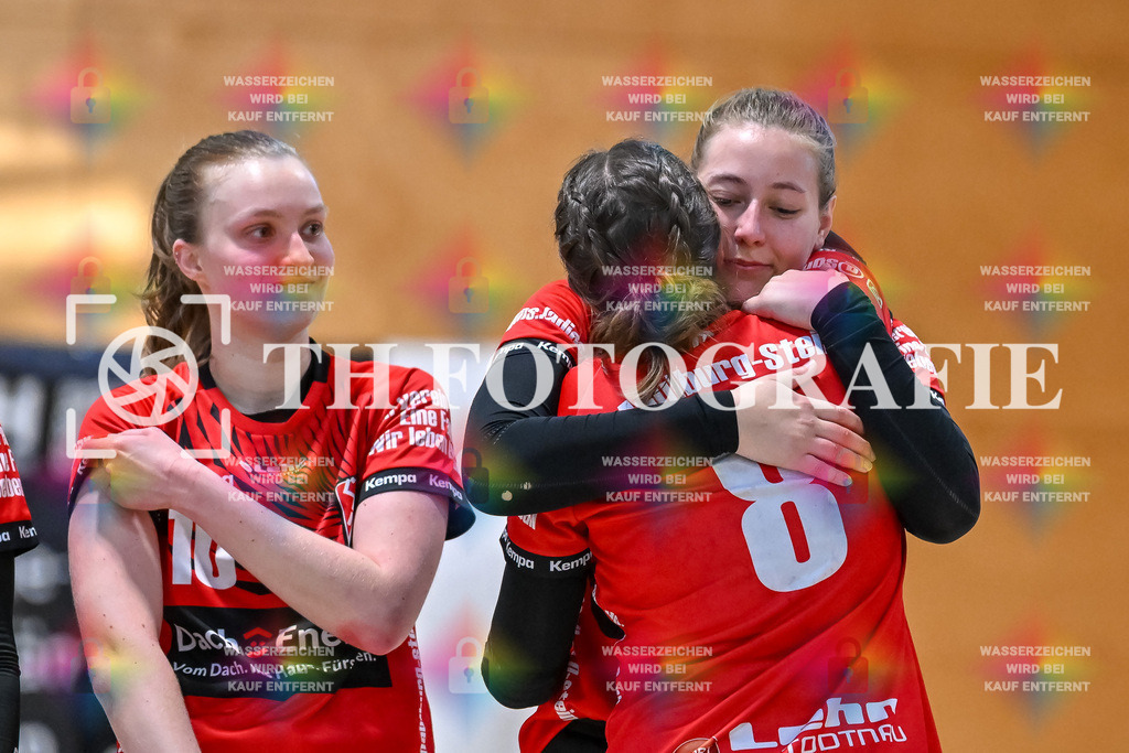 GER, SG Maulburg/Steinen - HB Kinzigtal, Frauen-Handball, Oberliga Suedbaden, 21. Spieltag, Saison 2024/2025, 06.04.2025 | Amely Haas (SG Maulburg/Steinen, #10), Celina Schick (SG Maulburg/Steinen, #08), Miriam Wolpensinger (SG Maulburg/Steinen, #02)GER, SG Maulburg/Steinen - HB Kinzigtal, Frauen-Handball, Oberliga Suedbaden, 21. Spieltag, Saison 2024/2025, 06.04.2025Foto: TH Fotografie/Thomas Hess
