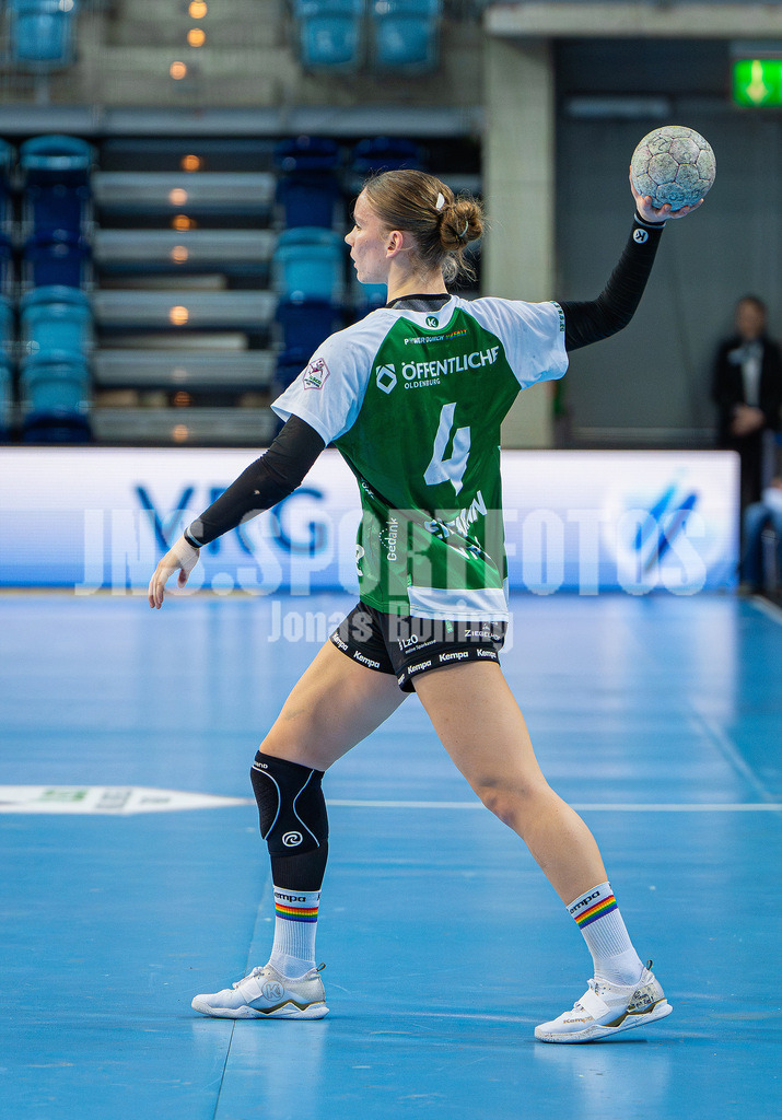 Handball I Frauen I Saison 2025-2026 I 1. HBF I 15. Spieltag I VFL Oldenburg - SV Union Halle-Neustadt 0048 | Toni-Luisa Reinemann (4, VfL Oldenburg) - Realisiert mit Pictrs.com