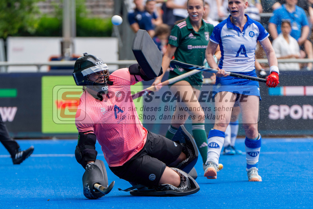 Final4_20250531-1422-HK107744 | Krefeld, Deutschland, 31.05.2025:  Feldhockey Final4 2025 – „Deutsche Feldhockey-Meisterschaften 2025“ im Gerd-Wellen-Hockeyanlage am 31.05.2025 in Krefeld, Deutschland. (Foto von Kramhöller/Fehrmann/Kaste)Krefeld, Germany, 31.05.2025: Feldhockey Final4 2025 – „Deutsche Feldhockey-Meisterschaften 2025“ in Gerd-Wellen-Hockeyanlage at 31.05.2025 in Krefeld, Deutschland. (Foto from Kramhöller/Fehrmann/Kaste)