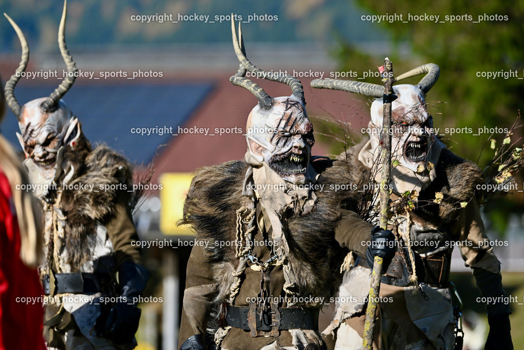 FC ASKÖ Gmünd vs. SV Rapid Lienz | Perchtengruppe, FC ASKÖ Gmünd vs. SV Rapid Lienz, FC ASKÖ Gmünd vs. SV Rapid Lienz am 09.11.2025 in Ferlach (Ballspielhalle Ferlach), Austria, (Photo by Bernd Stefan)
