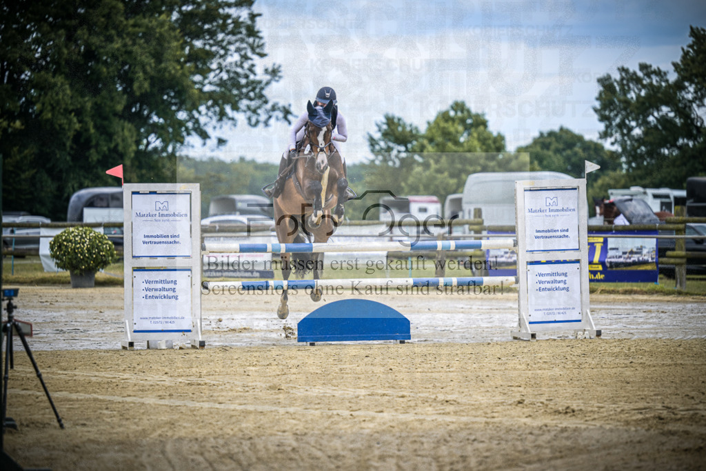 DOS_3368 | Entdecke hochwertige Reitturnierfotos von Foto Oger. Professionell, emotional und authentisch – jetzt Lieblingsmomente im Shop bestellen.Deutschlandweite Turnierfotografie. - Realisiert mit Pictrs.com