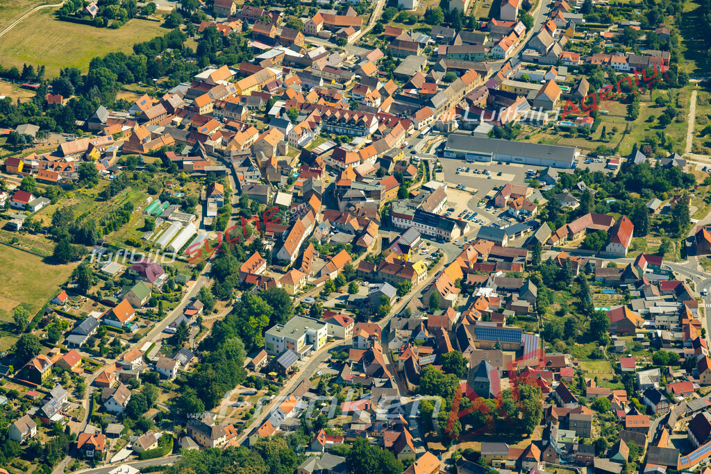 bad-bibra-luftbild-22-191 | Aktuelles Luftbild von  Bad Bibra - Die Luftaufnahme wurde 2022 mittels UL-Flugzeug erstellt ( keine Drohne ) - hochauflösende Kamera-Systeme von  Canon -
Beste Qualität - Für grossformatige Ausdrucke geeignet. Die Geschenkidee !