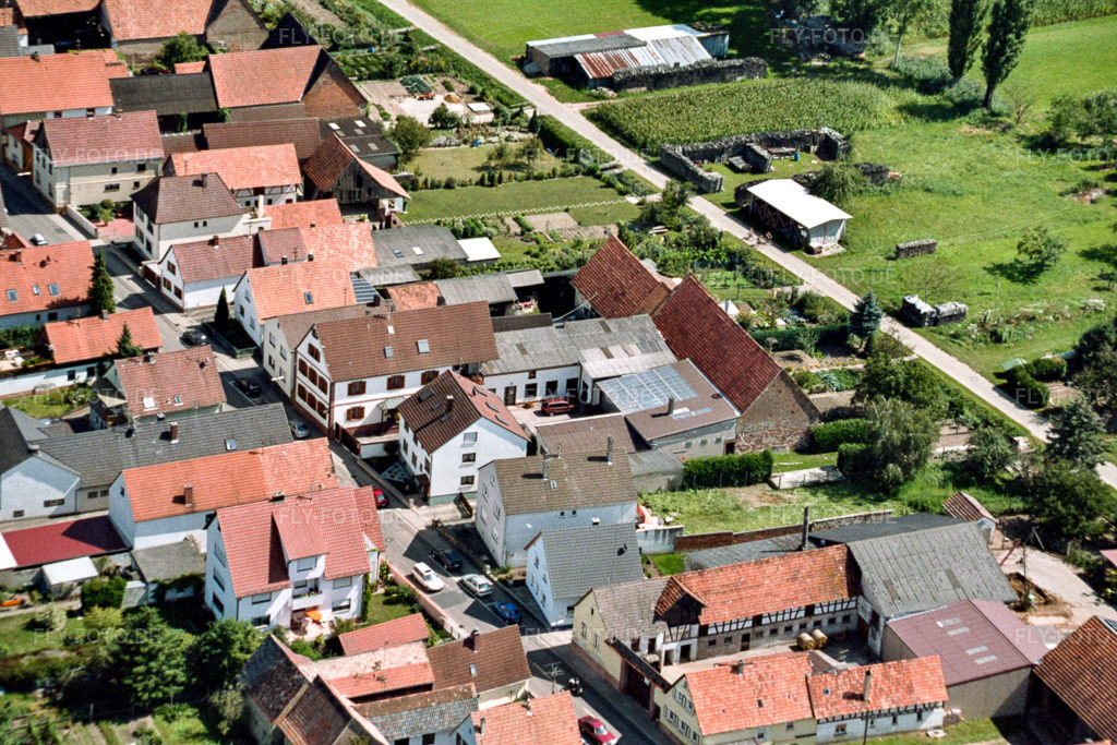 Luftbild: Saarstraße Schreinerei Hoffmann in Kandel im Bundesland Rheinland-Pfalz in Deutschland. Foto: ROL01001.jpg vom 28.08.2005 durch Werner Riehm/FLY-FOTO.de