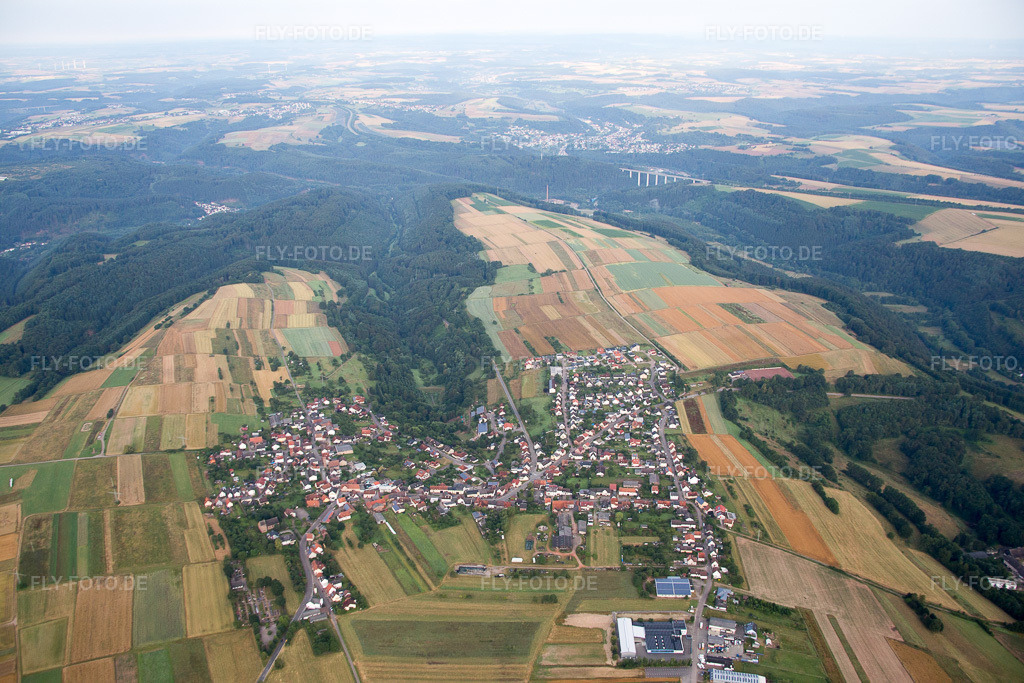 Luftbild: landwirtschaftlichen Feldern und Nutzflächen in Donsieders im Bundesland Rheinland-Pfalz in Deutschland. Foto: IMG_091894.jpg vom 16.07.2016 durch Werner Riehm/FLY-FOTO.de