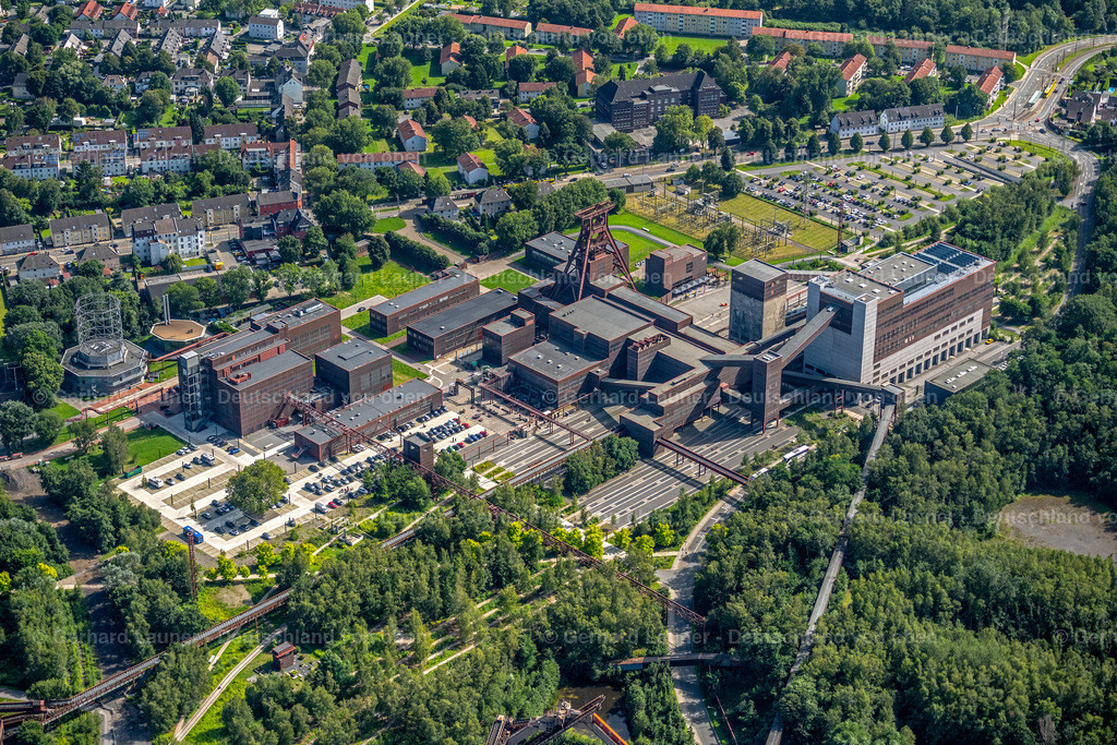4050302 | Zeche Zollverein, Essen ESSEN 25.08.2021 Museums- Gebäude- Ensemble Zeche - Ruhr Museum in Essen im Bundesland Nordrhein-Westfalen. // Museum building ensemble pit - Ruhr Museum in Essen in the state North Rhine-Westphalia. Foto: Gerhard Launer