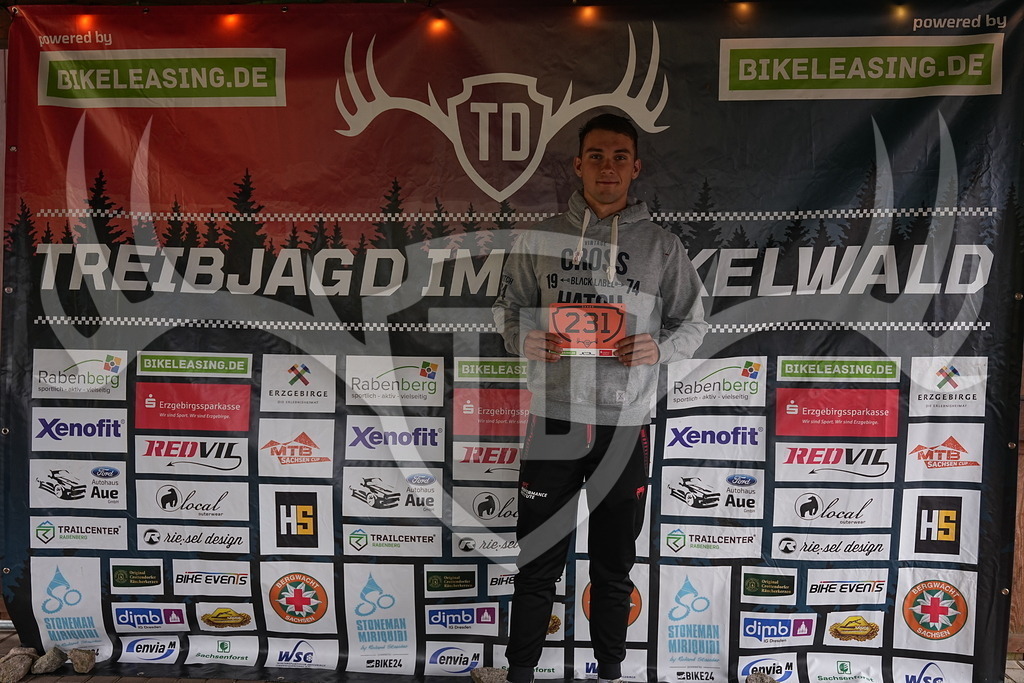 A1_09476 | Fotogalerie der Treibjagd im Dunkelwald - Dein MTB Etappenrennen im Erzgebirge - Realisiert mit Pictrs.com