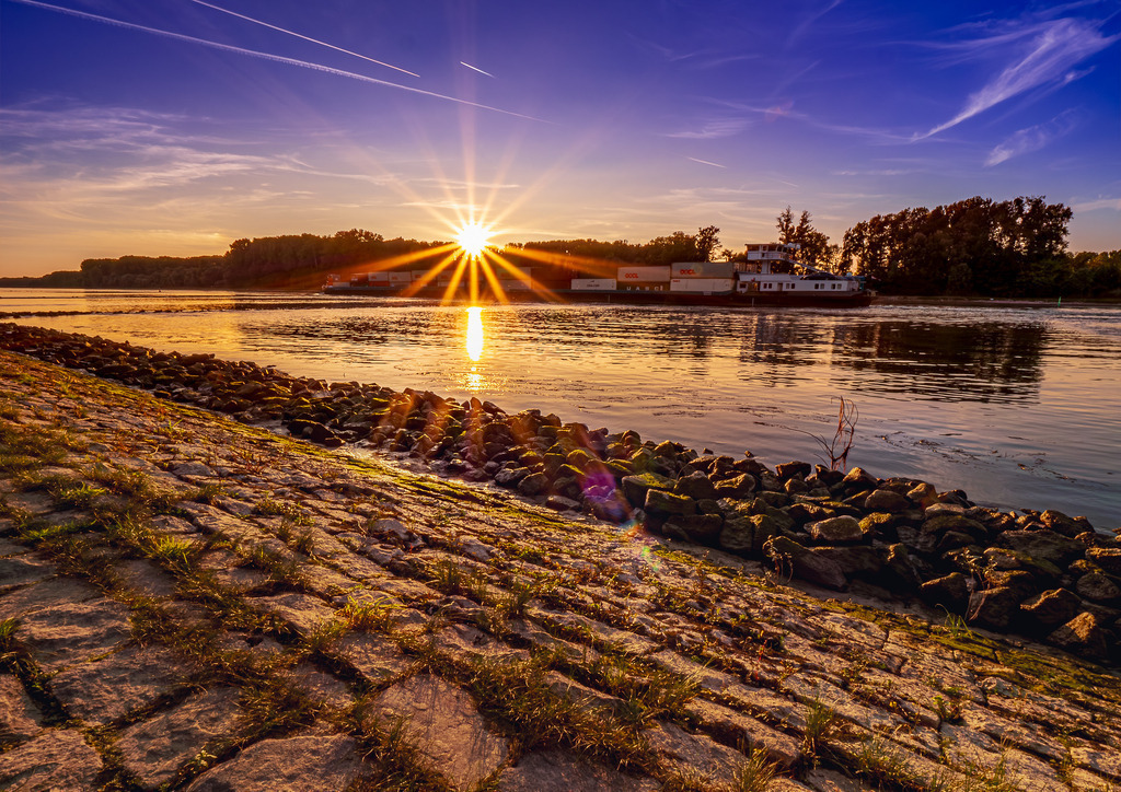 MPI_Wasser_0014 | Sonnenuntergang über dem Rhein bei Eggenstein  - Realisiert mit Pictrs.com