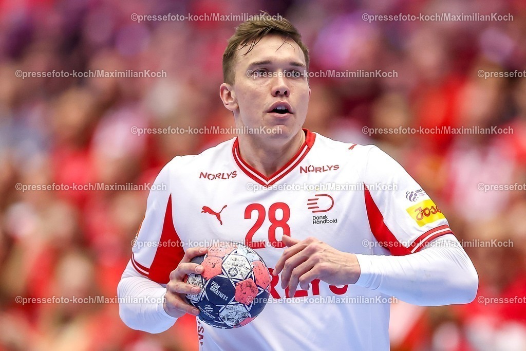 EHF18012602119 | 18.01.2026, Handball, Men's EHF EURO 2026, Dänemark - Rumänien, Jyske Bank Boxen in Herning, Dänemark, Preliminary Round:  Lasse Bredekjaer Andersson (Denmark #28) 