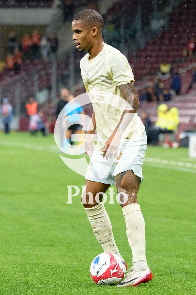 UEFA Conference League Play-offs 2nd leg - Servette FC v FC Shakhtar Donetsk | Pedro Henrique (13 FC Shakhtar Donetsk) controls the ball (action)  during the UEFA Conference League Play-offs 2nd leg match between Servette FC and FC Shakhtar Donetsk at Stade de Geneve in Geneva, Switzerland