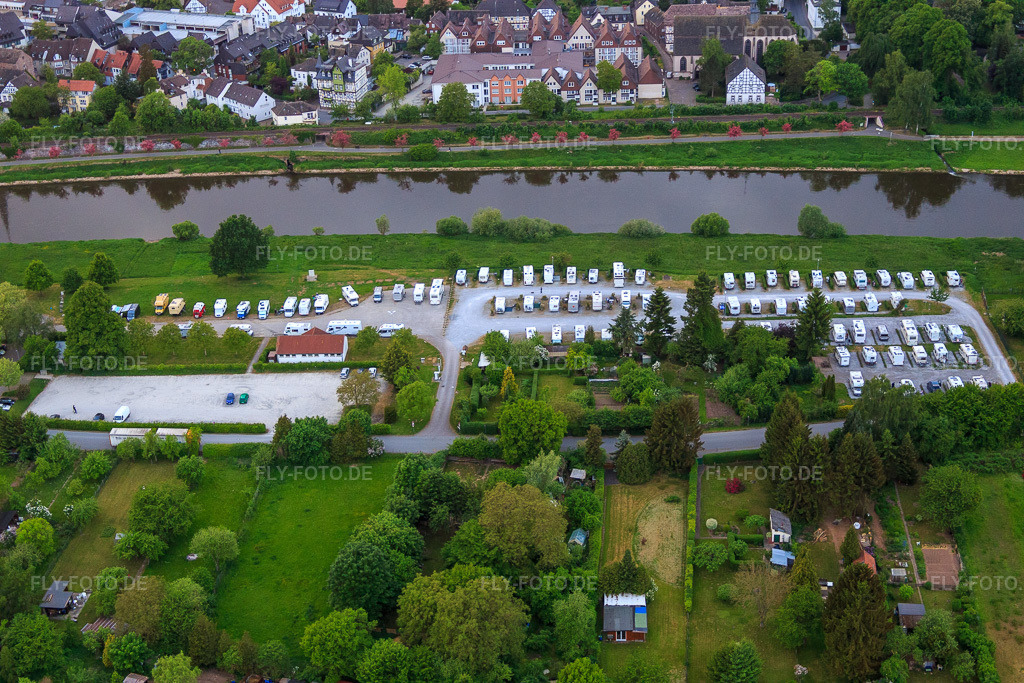 Luftbild: Wohnmobilstellplatz Flossplatz, Höxter in Höxter im Bundesland Nordrhein-Westfalen in Deutschland. Foto: IMG_079637.jpg vom 24.05.2015 durch Werner Riehm/FLY-FOTO.deWWW.WESERCAMPING-HOEXTER.DE