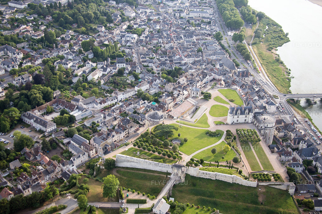 Vue aérienne: Vue de la ville à Amboise dans le département Indre et Loire, France. Photo: IMG_082390.jpg prise le 20/06/2015 par Werner Riehm/FLY-FOTO.eu – Résolution de l'original: 5472 x 3648 px