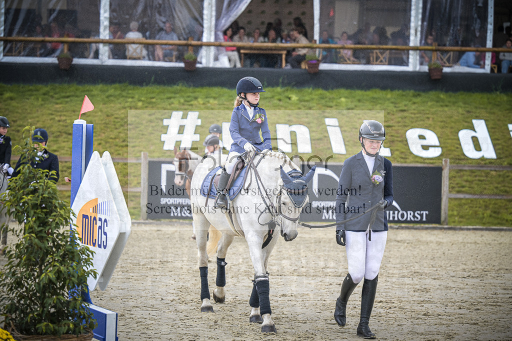 DOS_0058 | Entdecke hochwertige Reitturnierfotos von Foto Oger. Professionell, emotional und authentisch – jetzt Lieblingsmomente im Shop bestellen.Deutschlandweite Turnierfotografie. - Realisiert mit Pictrs.com