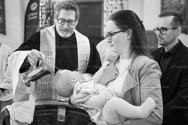 Taufe 25.3.23_fine_carlherrlichfoto (31) | High End Portraits. Einzelportrait Paarportrait Gruppenportrait Künstlerportrait Bandportzait Bühnenfotografie Fashion Lifestyle Urbanlife  - Realisiert mit Pictrs.com