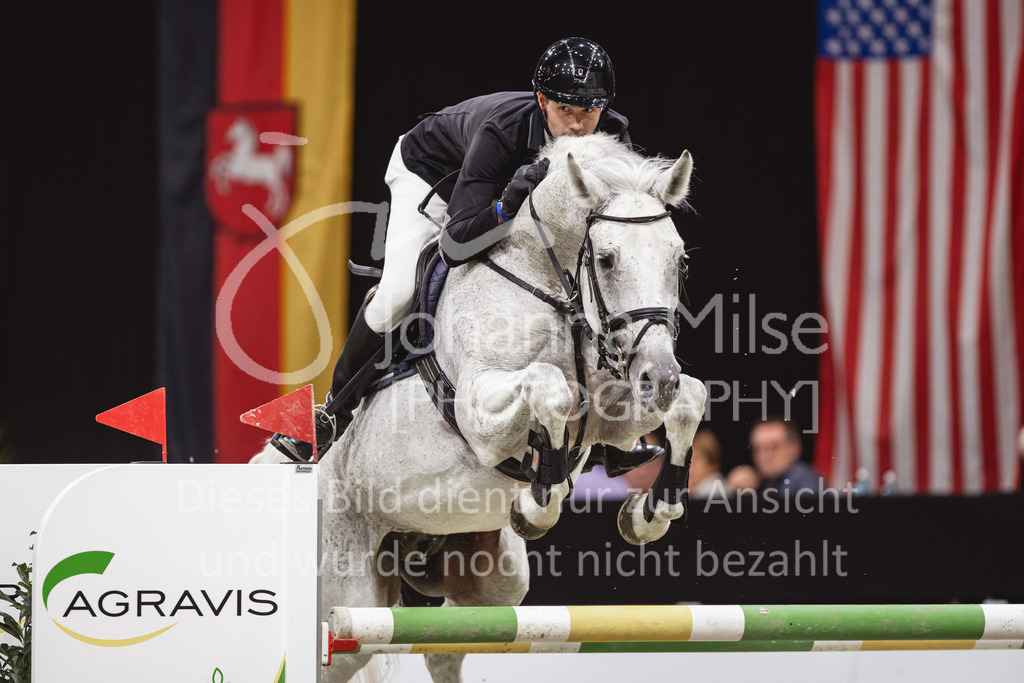 231028_Oldenburg_S1-Spr_Amateure-192 | Deine schönsten Turniermomente als professionelle Fotos! Entdecke hochwertige Pferdesport-Fotografie im Online-Shop. Jetzt Fotos finden & bestellen!