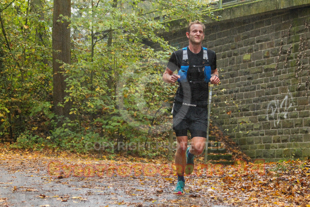 241027_0848_EV4_5410 | Sportfotografie im Rhein-Sieg Kreis, Köln, Bonn, NRW, Rheinland Pfalz, Hessen, etc. Unser Tätigkeitsfeld umfasst den Laufsport vom Volkslauf über den Marathon, Duathlon, Triathon bis zum Ultralauf wie Kölnpfad Ultra oder Schindertrail.