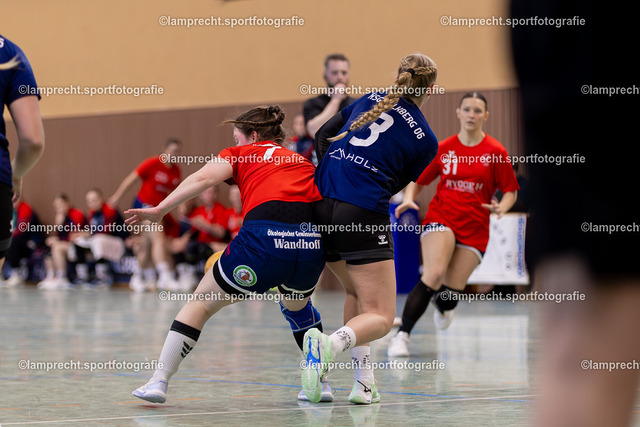 Handball I Damen I Saison 2025-2026 I Verbandsliga Süd I 15. Spieltag I HSG Kalkberg 06 - HSG Holsteinische Schweiz 092 | v.l. Sabrina Wagner (7, HSG Holsteinische Schweiz), Franziska Hänisch (3, HSG Kalkberg 06) - Realisiert mit Pictrs.com