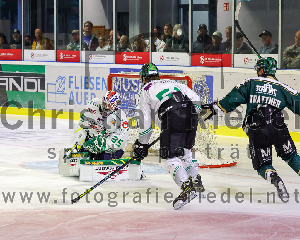 2025-09-21_099_TSV_Erding_gegen_Hoechstadter_Alligators | Erding, Deutschland, 21.09.2025:Eishockey, Oberliga Süd 2025 / 2026, 2. Spieltag, TSV Erding gegen Höchstadter Alligators, Endergebnis: 3:4Foto: Christian Riedel / fotografie-riedel.net