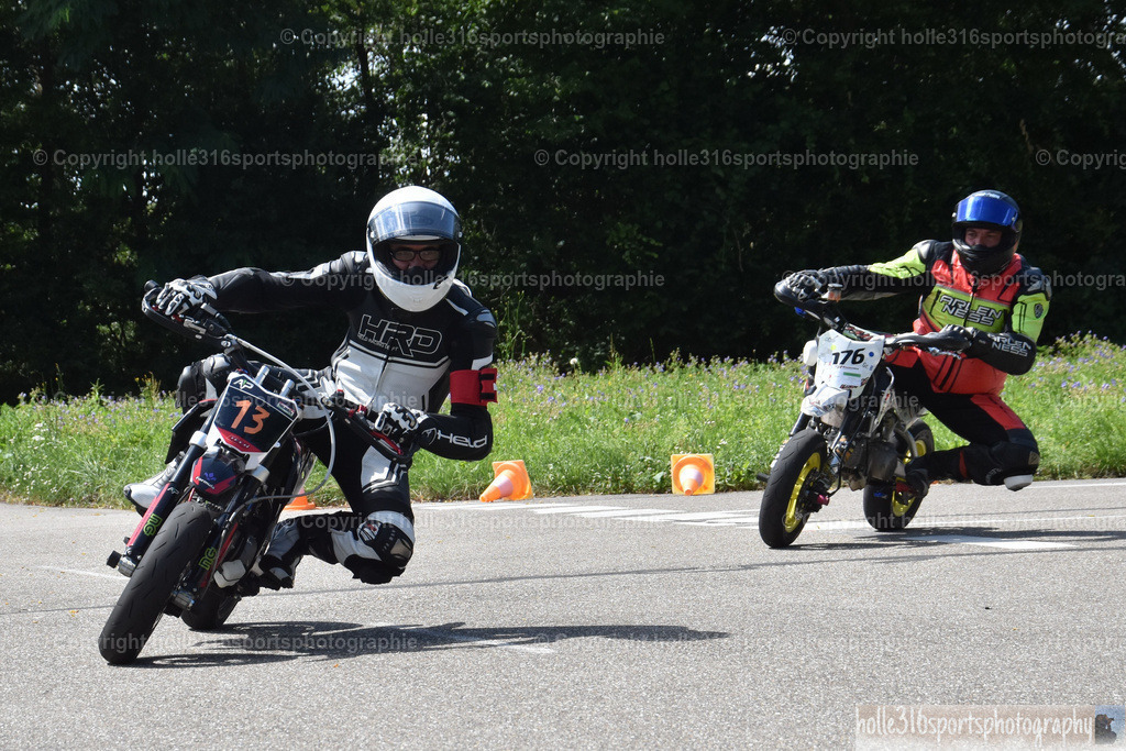 DSC_0321 | Sportfotografie , Motorsport, Motoross, Reitsport, Mointainbike, Enduro,
Landschaft , Outdoor, Eventfotografie, Landschaft, Bilder online bestellen - Realisiert mit Pictrs.com