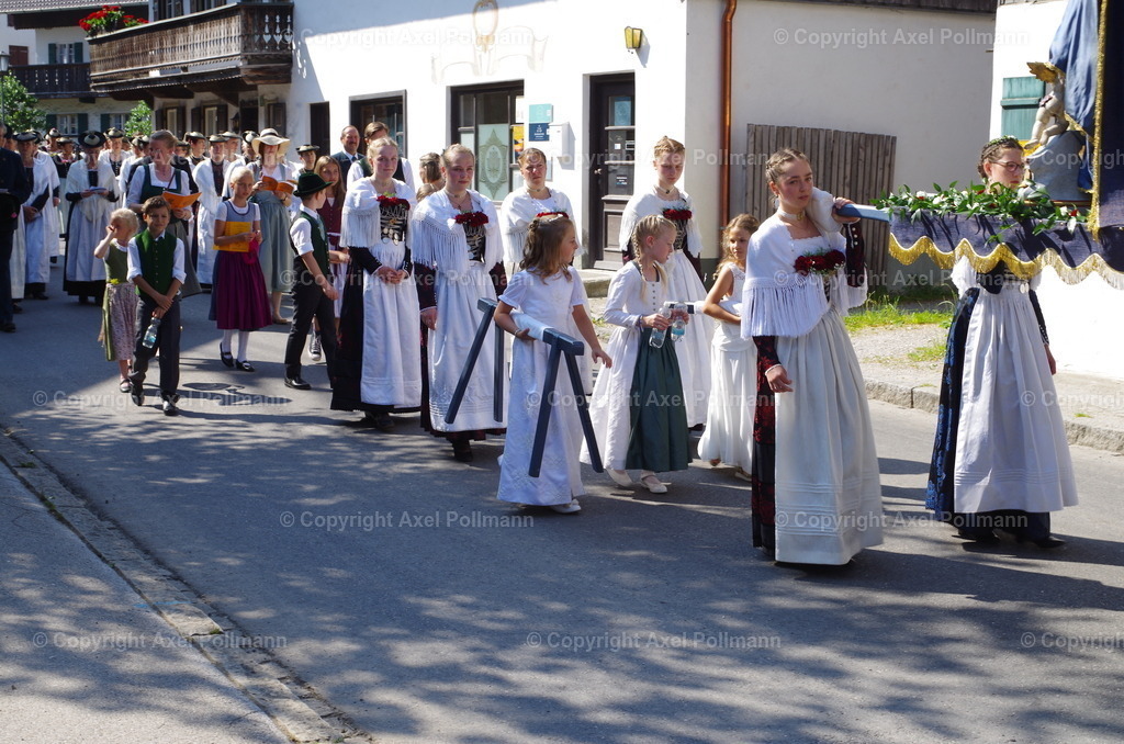 IMGP3820 | fotografiert von Axel PollmannLeonhardi Wallfahrt Benediktbeuern und Murnau, Fronleichnam, Fasching, Landschaft im Loisachtal und Benediktbeuern  - Realisiert mit Pictrs.com