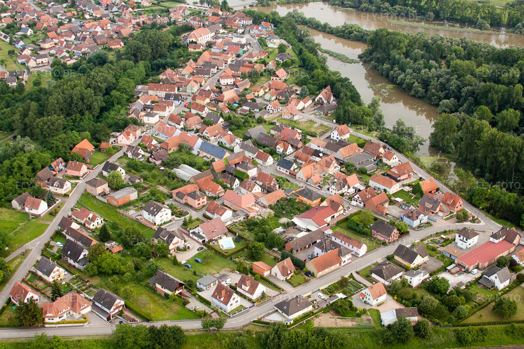 Luftbild: Ortsansicht in Mothern im Bundesland Bas-Rhin in Frankreich. Foto: IMG_28762.jpg vom 14.06.2010 durch Werner Riehm/FLY-FOTO.de