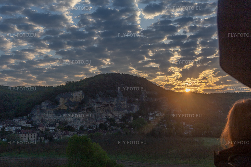 Vue aérienne: Vue de la ville à Cénac-et-Saint-Julien dans le département Dordogne, France. Photo: IMG_113670.jpg prise le 20/04/2019 par Werner Riehm/FLY-FOTO.euRésolution de l'original: 5472 x 3648 px