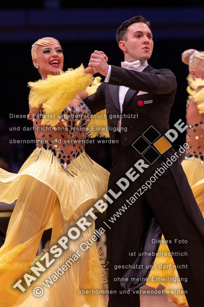 20221112-05165 | Hier finden Sie Tanz Bilder vom Latein und Standard Formationen tanzen. Sportbilder vom Tanzsport. Schöne Fotos und von Weltmeisterschaft, Europameisterschaft, Bundesliga, Regionalliga, Oberliga und Landesliga sowie von GOC Stuttgart, DanceComp, WM Bremen