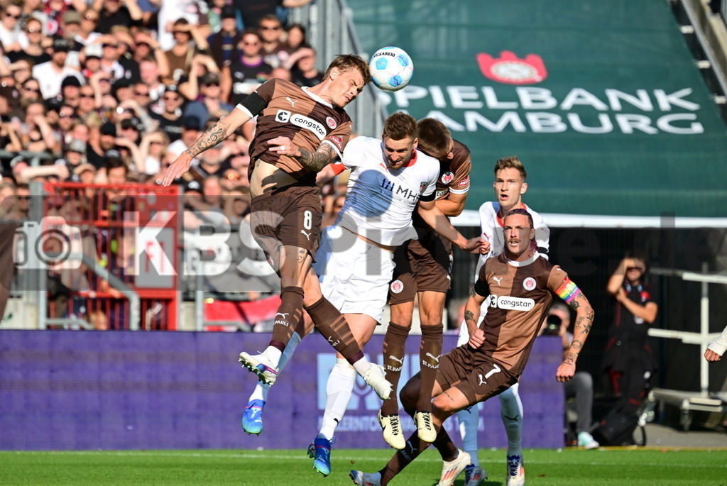 KBS Picture_FCStPauli-Heidenheim_012 | v.l. Smith Eric (St.Pauli) , Mainka Patrick (1FCHeidenheim) ,Sportplatz :  Millerntor Stadion, - Realisiert mit Pictrs.com
